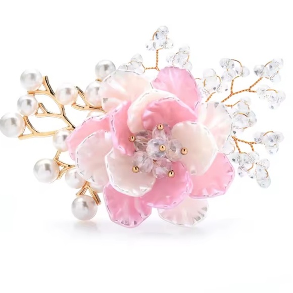 Betsey Johnson Elegant White Floral Pearl Brooch - Picture 4 of 8